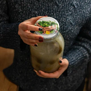 2l twist off glass jar with coloured lid Ø82/6 and tongs – photo 5