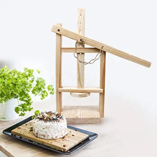 Wooden cheese press – photo 2