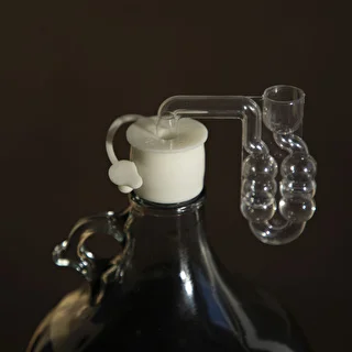 Ø37/41 mm demijohn stopper with a closure – photo 8
