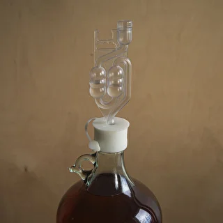 Ø50/54 mm demijohn stopper with a closure – photo 8