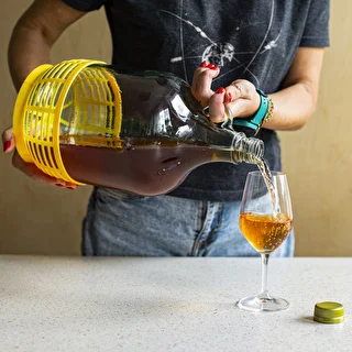Lady demijohn 5 L with a screw cap, with a plastic basket (white glass, golden screw cap) – photo 10