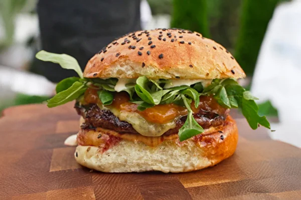Burger with peach jam – try this combination