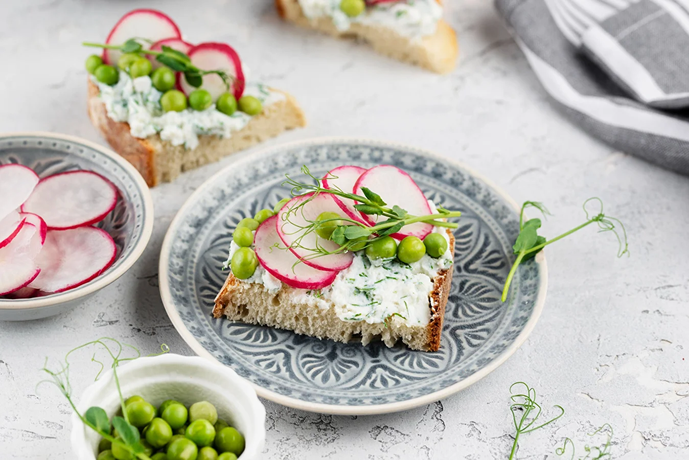 Yogurt cream cheese spread