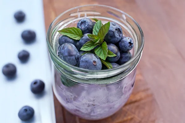 Overnight oats with blueberry jam - a quick and healthy breakfast
