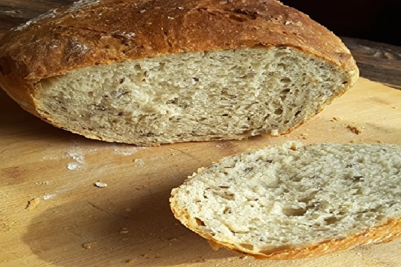 Wheat bread with yeast and flaxseed
