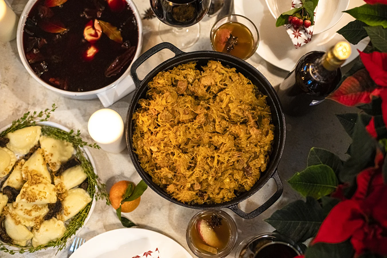 Christmas bigos in a cauldron