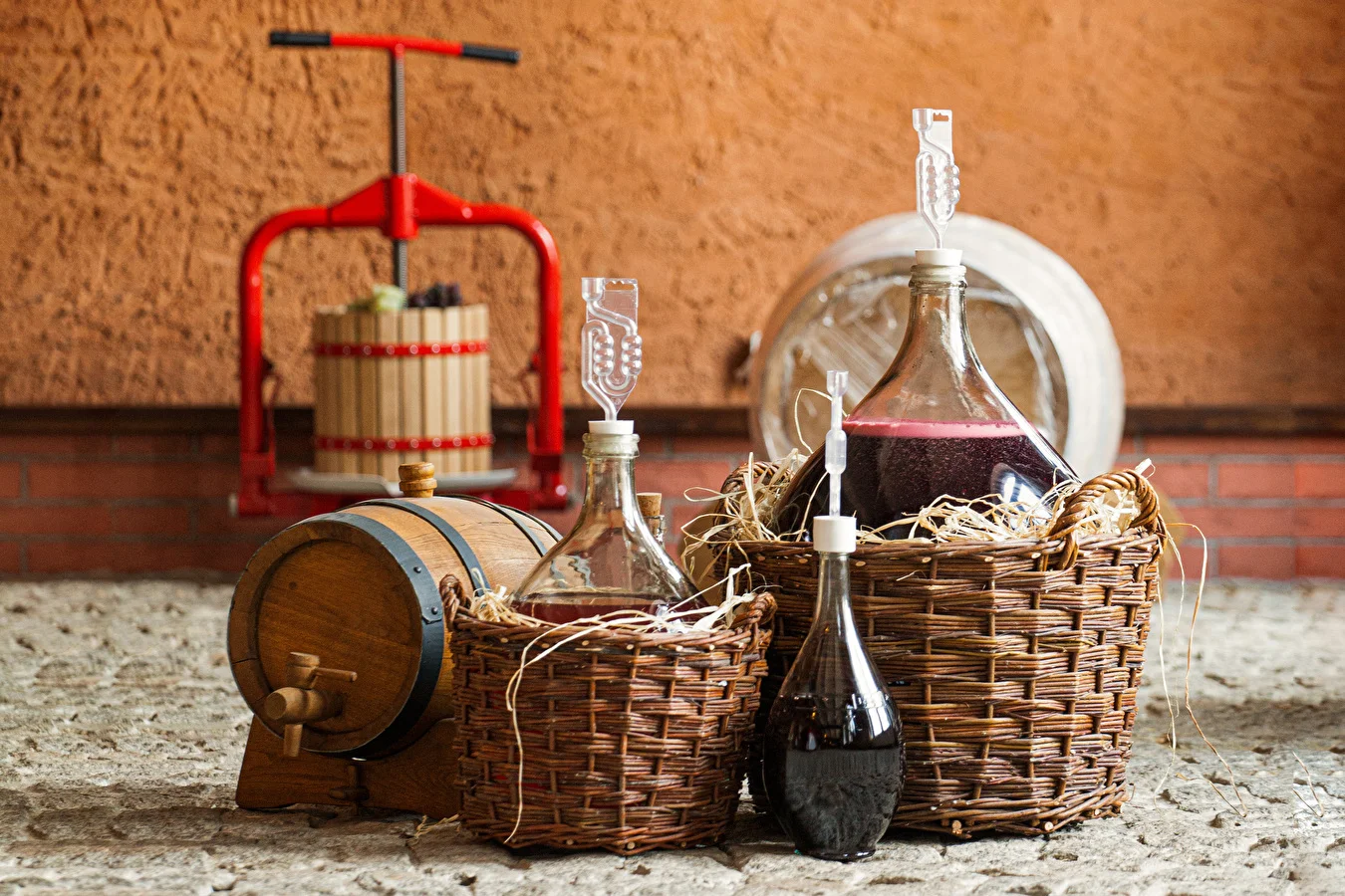 How to make wine step by step?