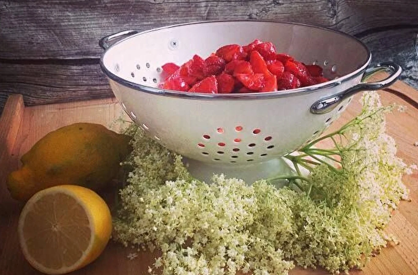 Strawberry jam with elderflowers