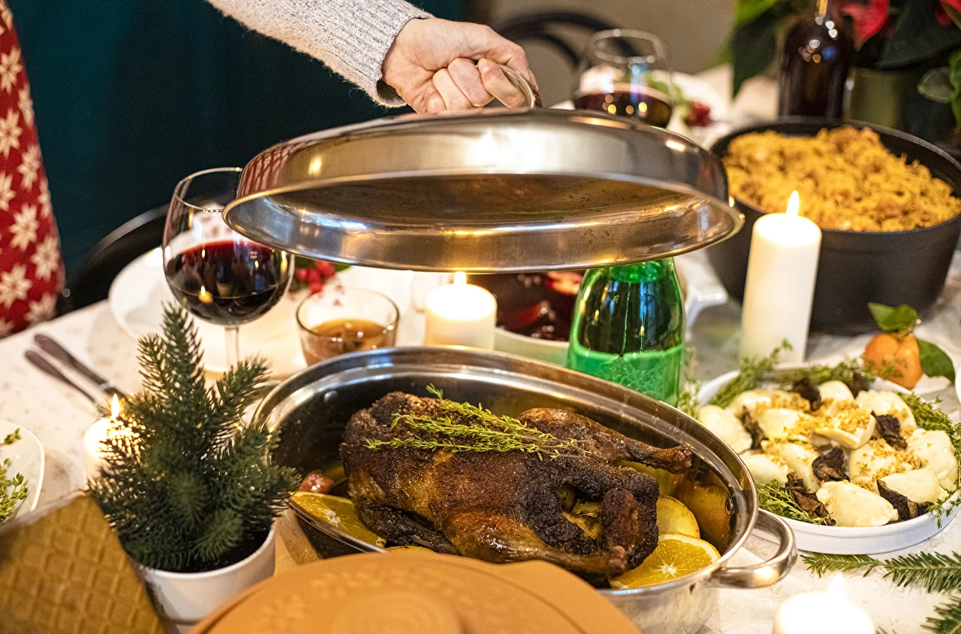 Christmas duck with apples and oranges