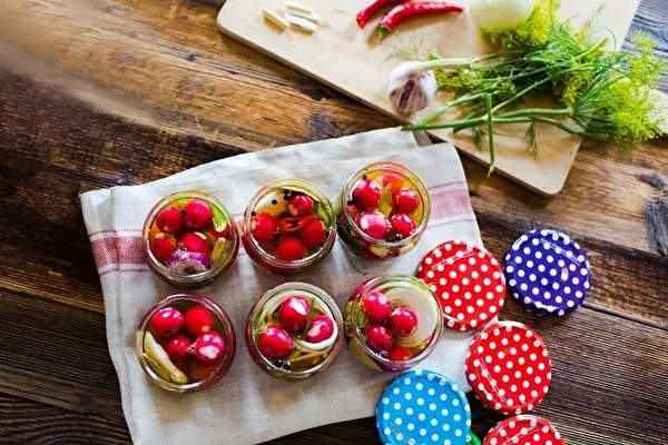 Fermented radishes