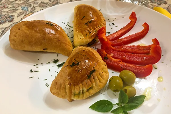 Baked pierogi with spinach