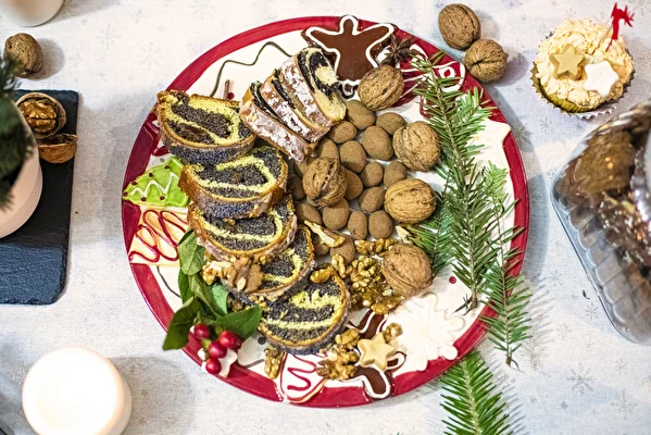 Christmas poppy seed roll that always turns out!