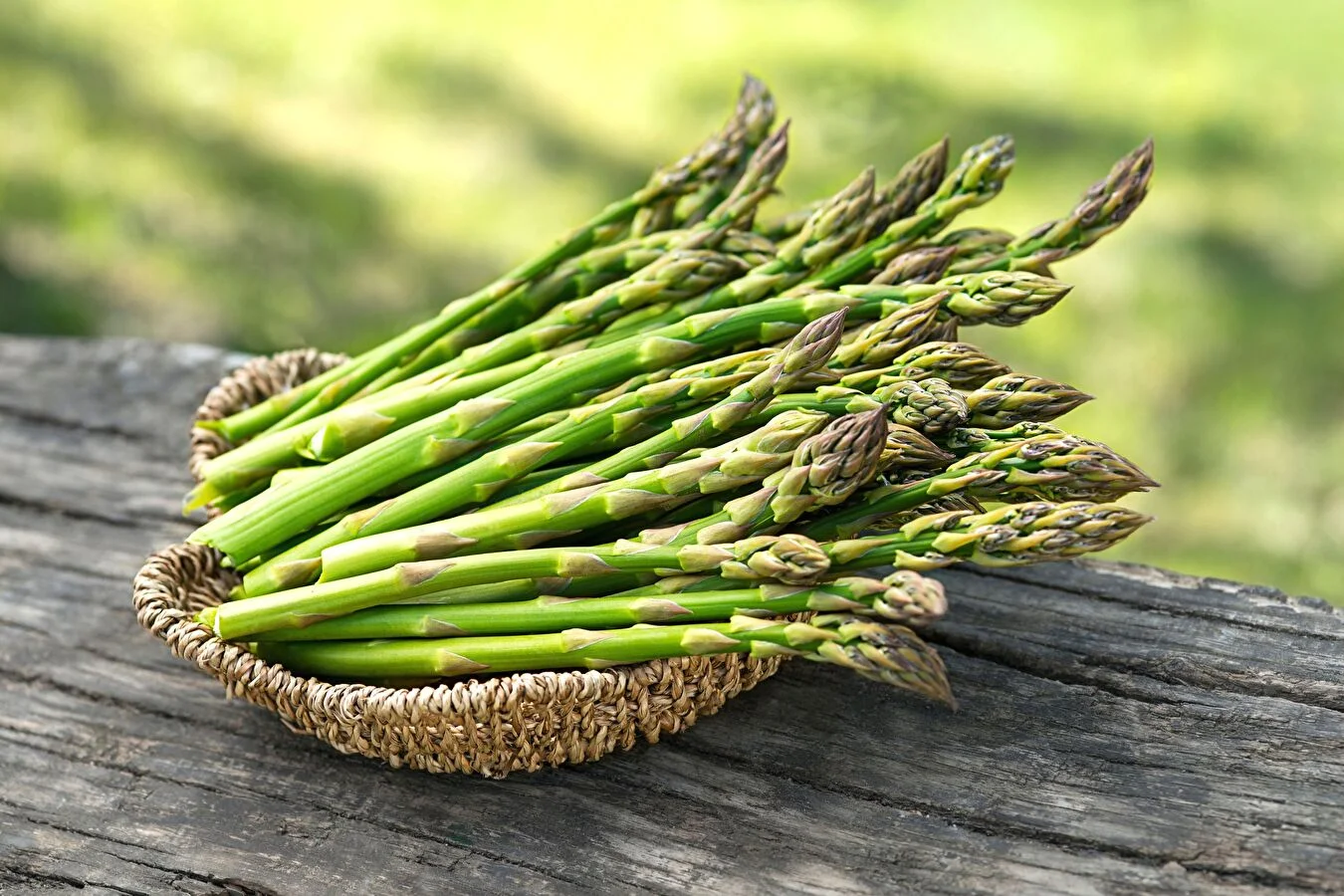 How to prepare green asparagus?