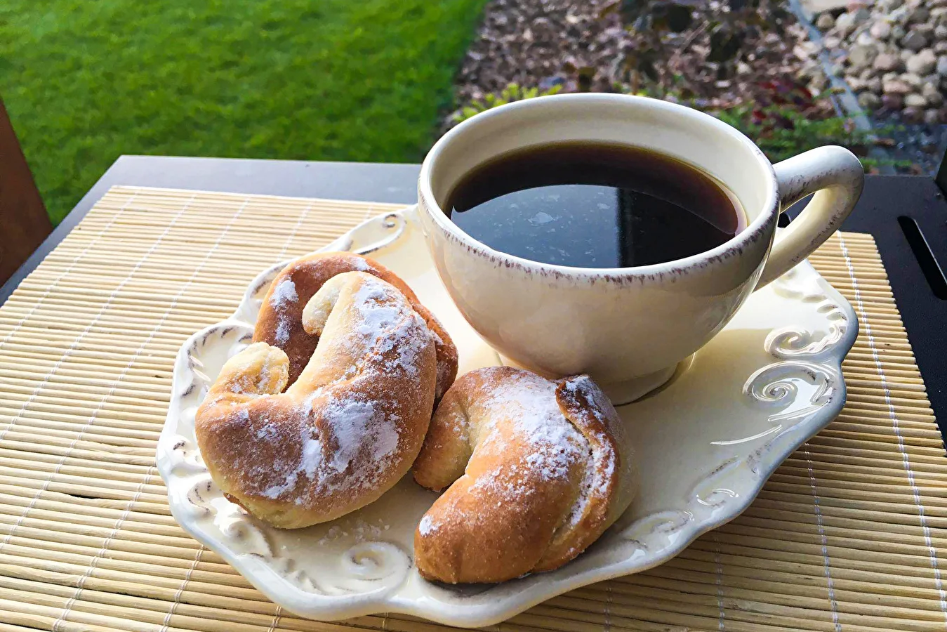 Yeast crescent rolls with jam