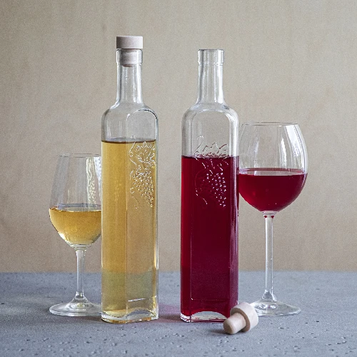 0.5 L decorative bottle with stopper - 8 ['liquor bottle', ' decorative bottle', ' bottle with grape', ' wine bottle', ' mead bottle', ' olive oil bottle', ' oil bottle', ' bottle with stopper', ' 500 mL bottle', ' decorative bottle', ' gift bottle']