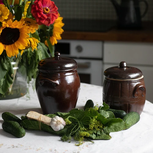 1,6l Stoneware / rustical crock pot with lid - 2 ['cabbage fermentation pot', ' pot for pickled cucumbers', ' fermentation pot', ' 50l cabbage fermentation pot with water jacket', ' 50l cabbage fermentation pot', ' 20l cabbage fermentation pot with flange', ' fermentation clay pot', ' bolesławiec fermentation pots', ' castorama cabbage fermentation pot', ' 10l cabbage fermentation clay pot', ' rustic pot']