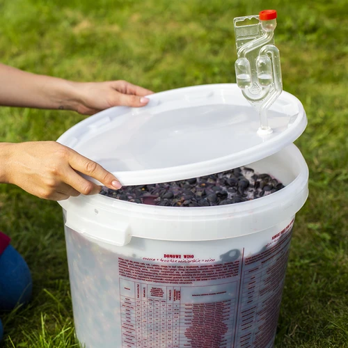 30 L fermentation container with a lid - extended kit: 2 airlocks, 2 stoppers, tap. EN - 17 ['fermentation container', ' fermentation bucket', ' small fermentation bucket', ' fermentation container', ' fermentation container for wine', ' fermentation containers for wine', ' browin fermentation bucket', ' airlocks', ' airlock', ' airlock for wine', ' lateral airlock', ' winemaking accessories', ' horizontal airlock', ' airlock for fermentation', ' kit for fermenting wine and beer', ' pickling in brine', ' 30-litre container', ' fermentation container with tap', ' bucket with tap', ' container with English inscriptions']