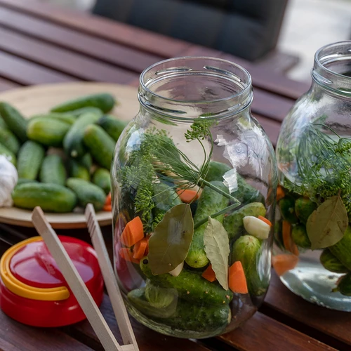 3l twist off glass jar with plastic lid Ø100 and tongs - 9 ['jar', ' glass jar', ' jar with lid', ' jar for pickled cucumbers', ' jar for cucumbers', ' liqueur jar', ' jar for liqueurs', ' jar with tongs', ' cucumber tongs', ' kitchen tongs']