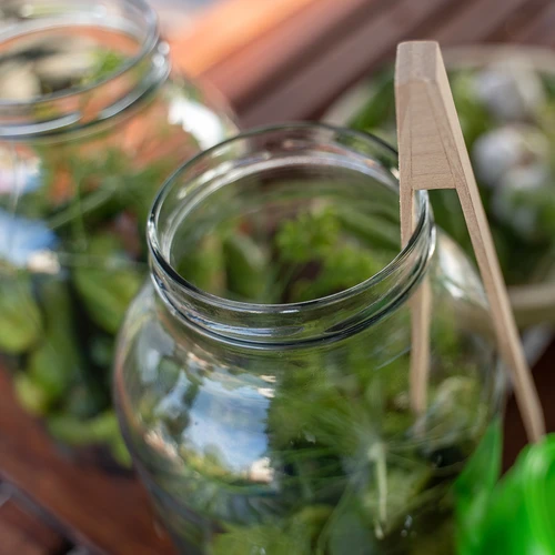 4 L twist off glass jar with plastic lid Ø100 and tongs - 8 ['jar', ' glass jar', ' jar with lid', ' jar for pickled cucumbers', ' jar for cucumbers', ' liqueur jar', ' jar for liqueurs', ' jar with tongs', ' cucumber tongs', ' kitchen tongs']