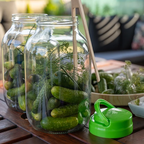 4 L twist off glass jar with plastic lid Ø100 and tongs - 9 ['jar', ' glass jar', ' jar with lid', ' jar for pickled cucumbers', ' jar for cucumbers', ' liqueur jar', ' jar for liqueurs', ' jar with tongs', ' cucumber tongs', ' kitchen tongs']