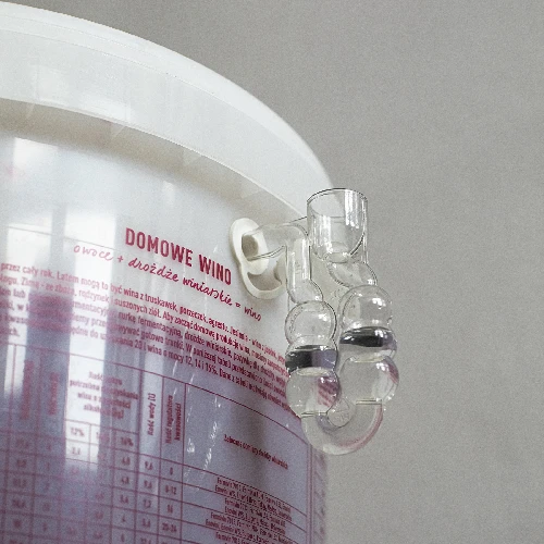 Angular airlock for containers - shatterproof - 5 ['plastic airlock', ' shatterproof airlock', ' airlock for fermentation containers', ' angular airlock', ' airlock for wine', ' side-mounted airlock']