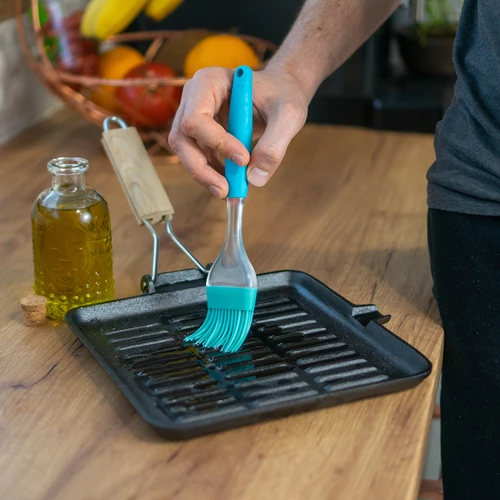 Cast iron griddle pan with handle, 22 x 22 cm - 3 ['cast iron skillet', ' skillet with wooden handle', ' skillet with folding handle', ' cast iron pots', ' grill']