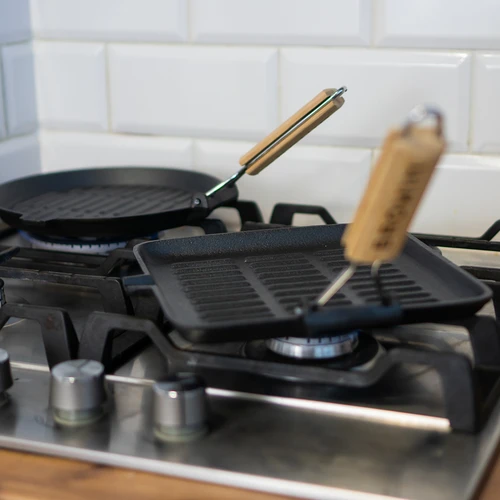 Cast iron griddle pan with handle 22 x 22 cm cast iron dishes symbol 330521