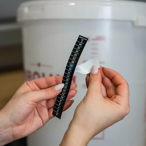 Container for fermenting beer featuring an airlock, a tap, a thermometer and a sediment reducer - 16 ['beer kit', ' beer fermentation', ' container with tap', ' airlock', ' sediment reducer', ' fermentation temperature', ' beer brewing thermometer', ' fermentation bucket', ' fermentation container', ' home-brewed beer']