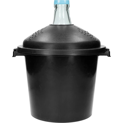 Demijohn for wine in plastic basket 10 L  - 1 ['a demijohn', ' a dymion', ' a wine demijohn in a plastic basket', ' a demijohn for fermentation', ' demijohn 10 L']