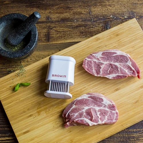 Injector 30 ml + 2 needles + meat tenderiser - 22 ['homemade processed meat', ' smoking', ' homemade products', ' homemade product', ' processed meat', ' white sausage', ' sausage smoking', ' sausage', ' processed meat', ' self-made products', ' curing', ' injecting', ' injector', ' curing brine', ' brine', ' tenderiser for steaks', ' meat tenderiser']