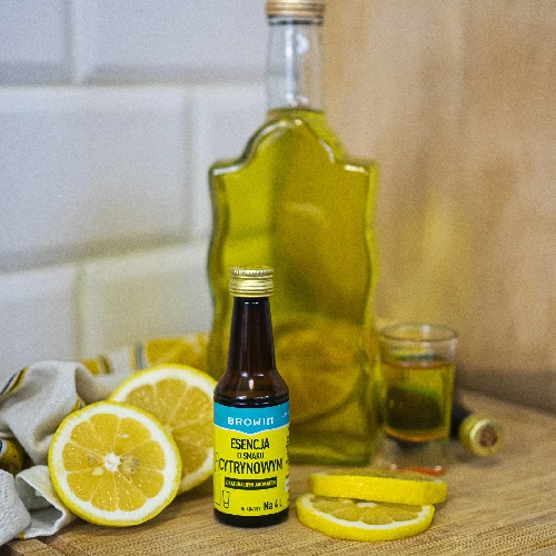 Lemon flavoured essence with natural aroma for 4 L - 40 ml - 8 ['lemon vodka', ' lemon liqueur', ' lemon infusion liqueur', ' Strands essence', ' BROWIN flavouring essence']