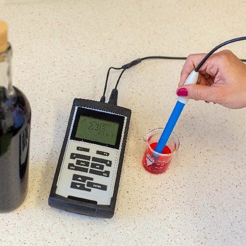 Measurement of total acidity - 2 ['wine testing', ' wine evaluation', ' wine acidity', ' acidic wine', ' too acidic wine', ' wine sweetness']