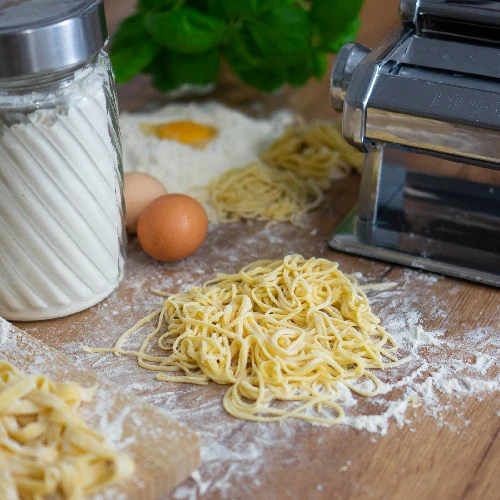 Pasta and ravioli maker - manual - 15 ['pasta makers', ' pasta maker', ' pasta making device', ' pasta from pasta maker', ' homemade pasta', ' homemade ravioli', ' pasta made at home', ' homemade pasta', ' homemade ravioli', ' homemade pasta recipe', ' ravioli', ' pasta']