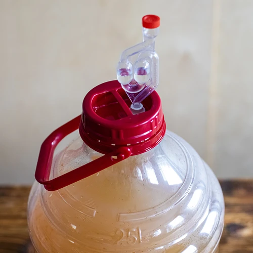 Unbreakable Demijohn - 25 L with handle - 14 ['demijohns', ' shatterproof demijohns', ' 25 l demijohns', ' beer container', ' beer demijohns', ' fermenter', ' fermentable', ' unbreakable demijohns', ' wide mouth demijohns', ' balloon holder']