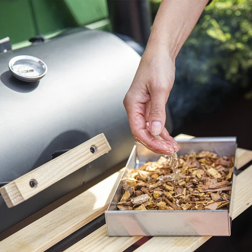 Wood chips for smoking/grilling of pork, 70% alder + 30% beech, 450 g, class 8 - 7 ['wood chips for smoking', ' smoking wood chips', ' wood chips for grill', ' wood chips for grilling', ' smoke for smoking', ' wood chips for pork', ' alder and beech wood chips', ' mix for pork', ' alder-beech wood chips', ' wood chips for smoking ham', ' wood chips for steaks', ' wood chips for smoker', ' pork smoking', ' meat grilling', ' smoked ham', ' for smoker', ' which wood chips']